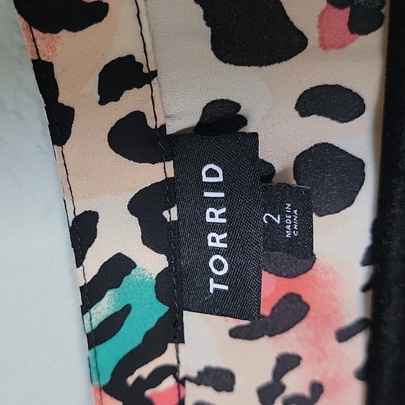 Torrid Georgette high low animal print blouse size 2 - Picture 4 of 10